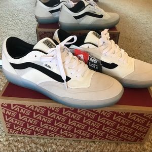 Vans Ave pro white BRAND NEW SIZE 7.5